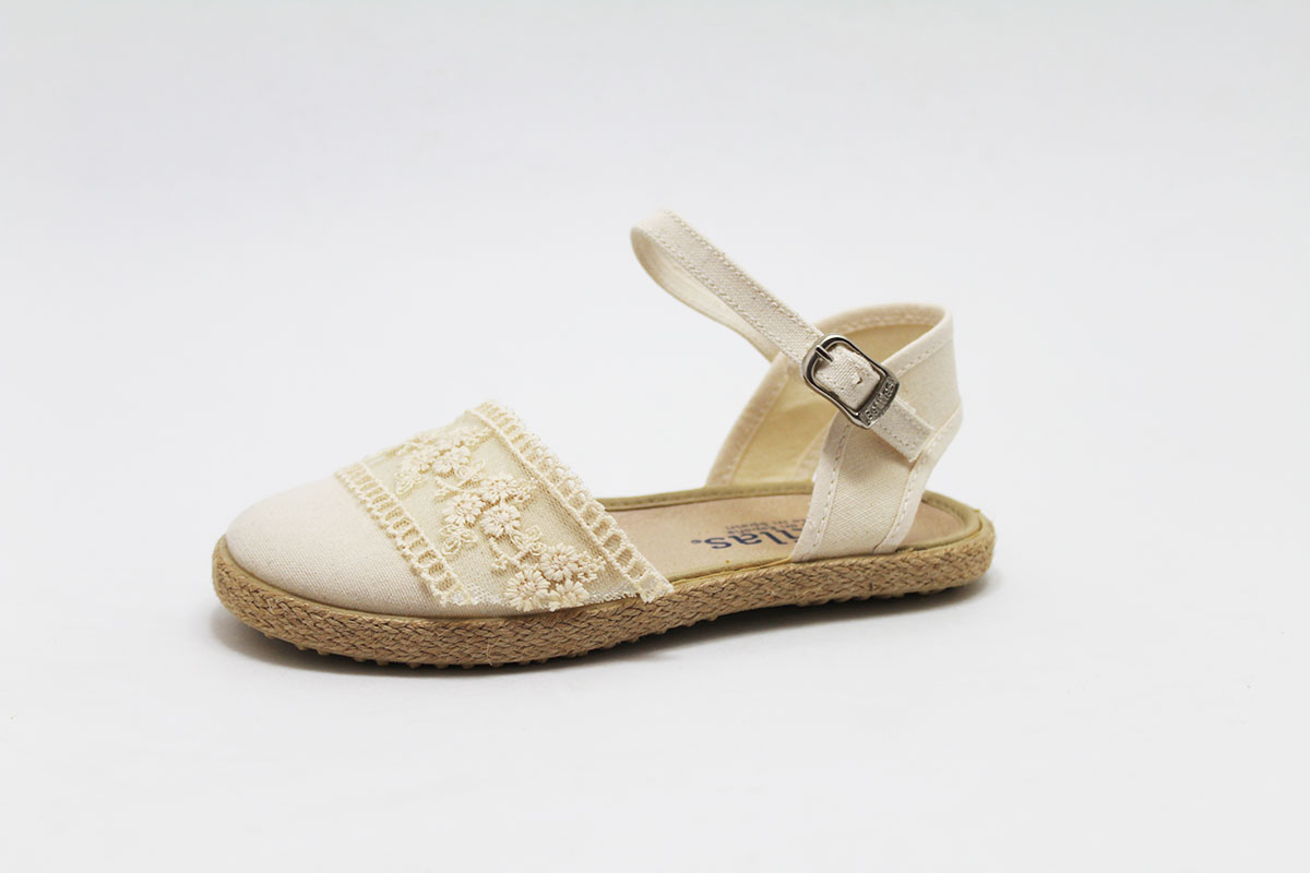 Alpargata esparto beige bordado niña Alpargata esparto beige bordado niña