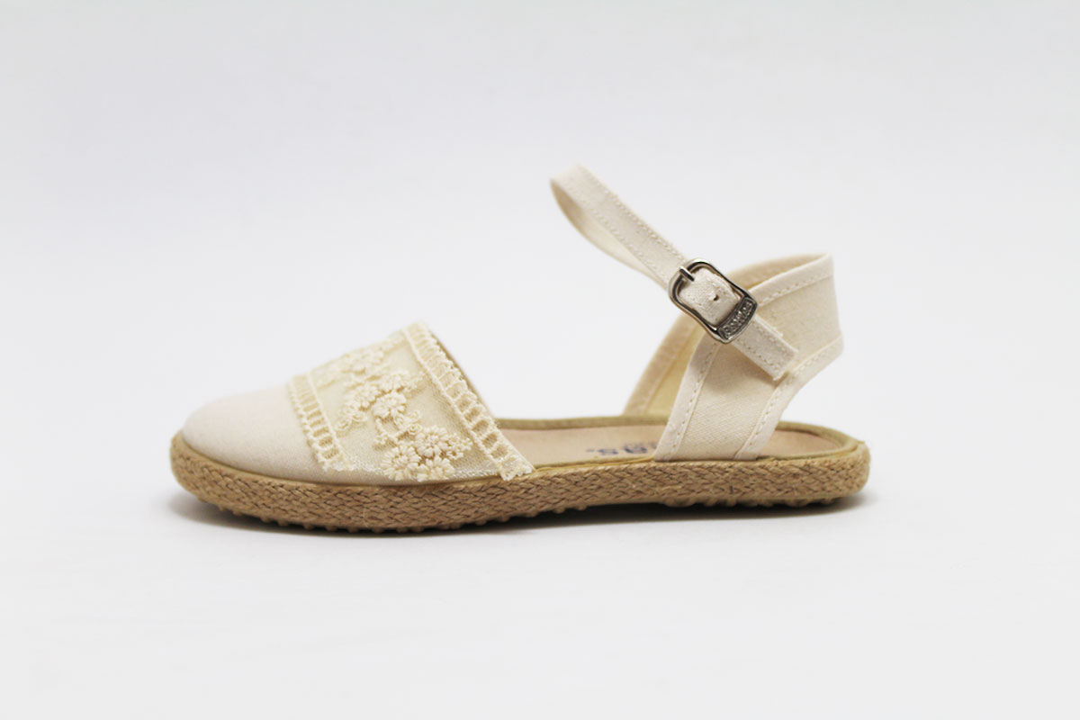 Alpargata esparto beige bordado niña Alpargata esparto beige bordado niña