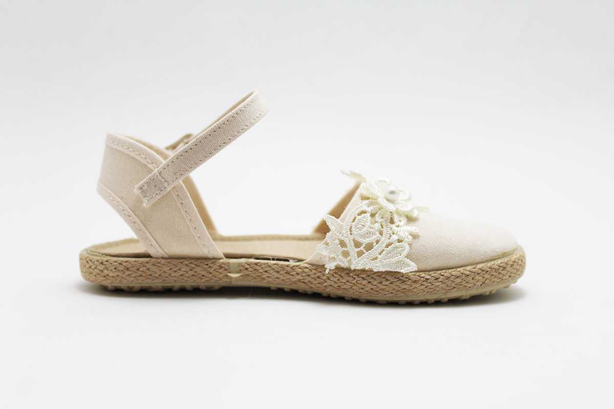 Alpargata esparto beige bordado niña Alpargata esparto beige bordado niña