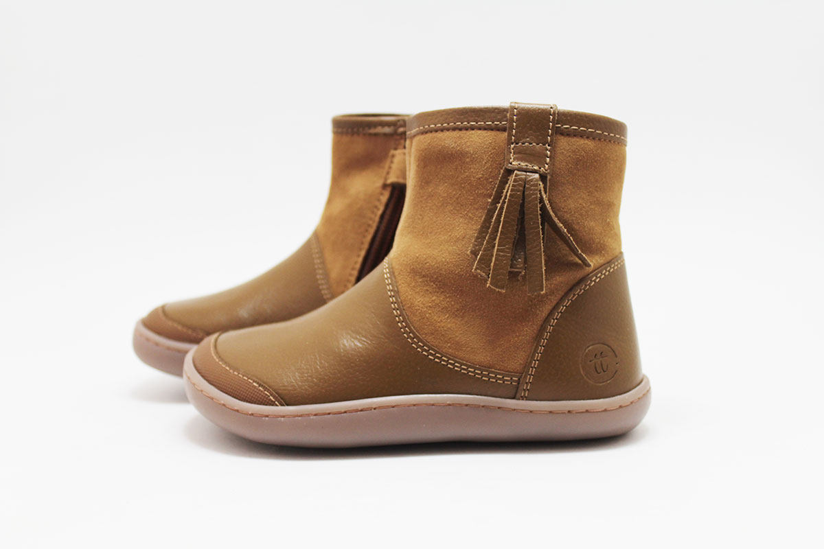 Botas barefoot niña cuero flecos Chetto Botas barefoot niña cuero flecos Chetto
