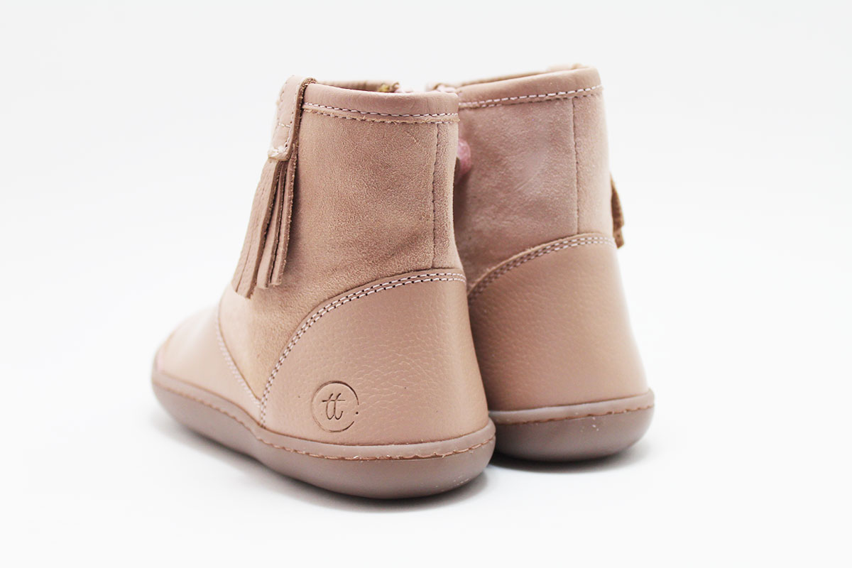 Botas barefoot niña rosa flecos Chetto Botas barefoot niña rosa flecos Chetto