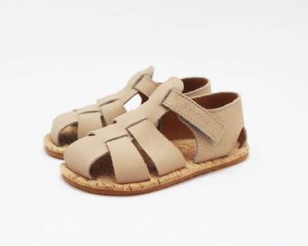 Sandalias tiras beige Blanditos modelo BOGA